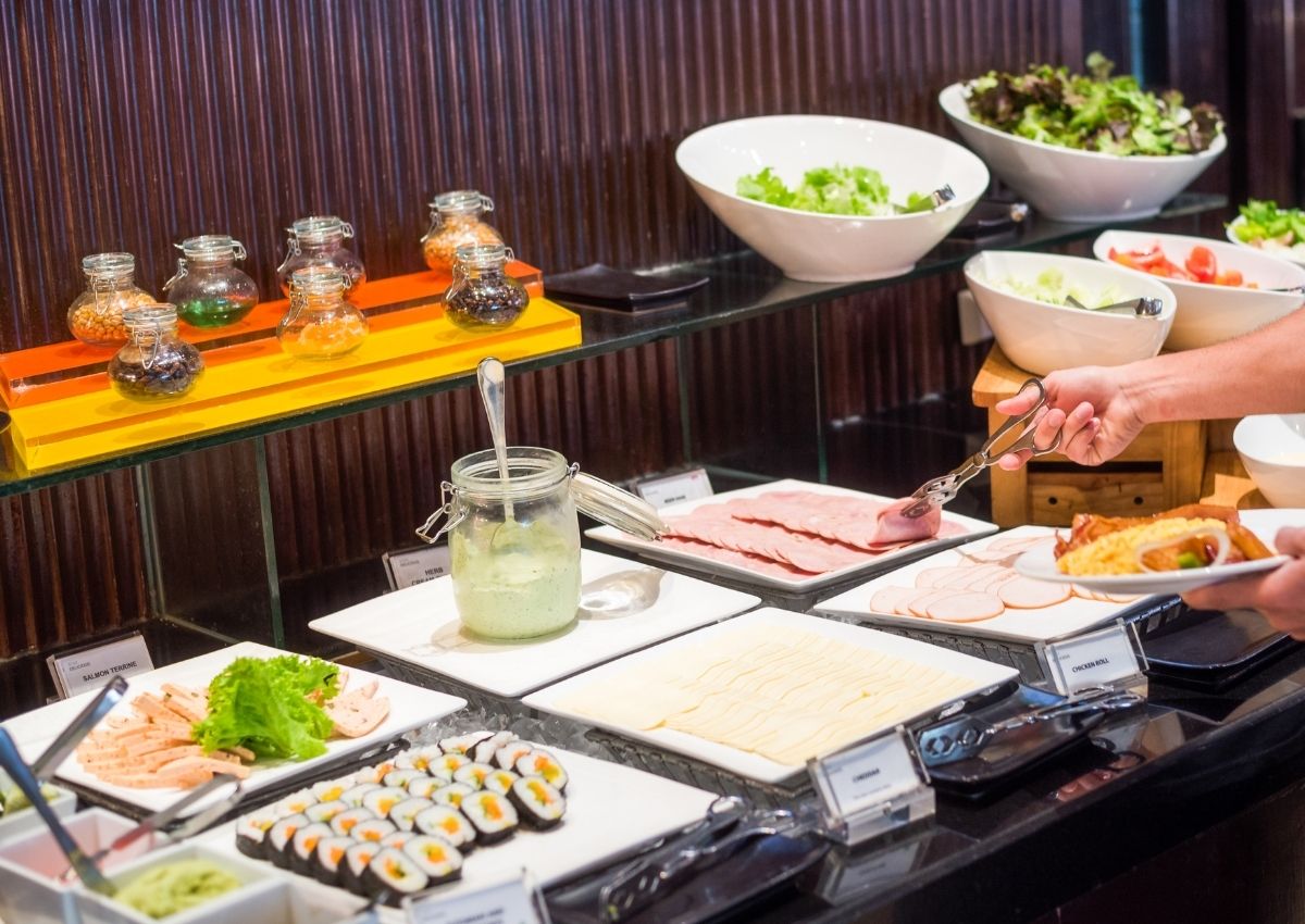 bi-quyet-thue-mat-bang-mo-nha-hang-buffet-1