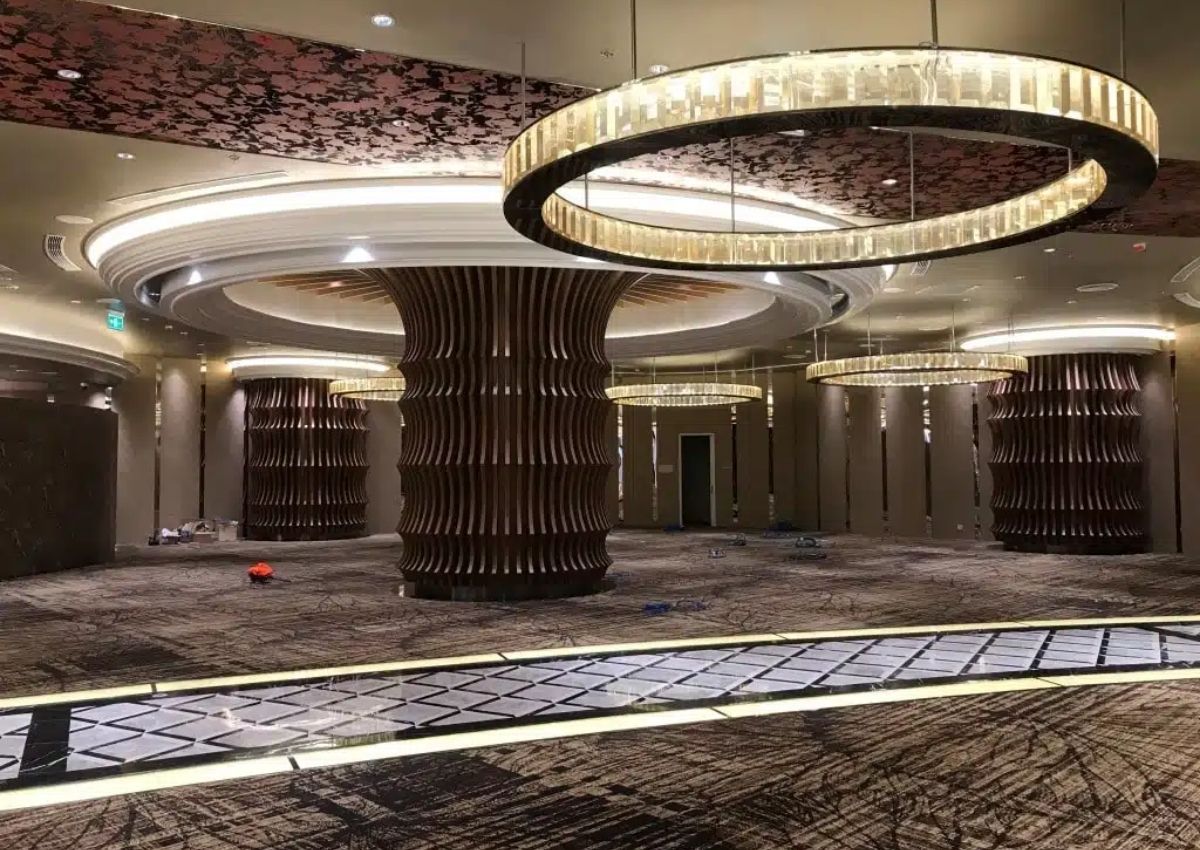 co-gi-ben-trong-toa-nha-terra-royal-quan-3-2