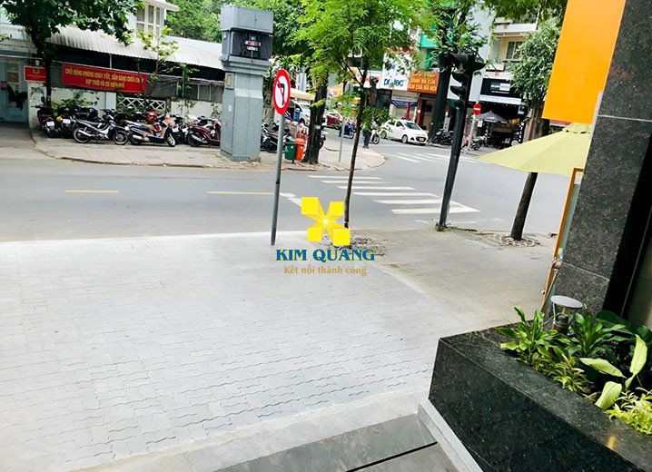 Bán tòa nhà góc 2MT 207 Nguyễn Văn Thủ