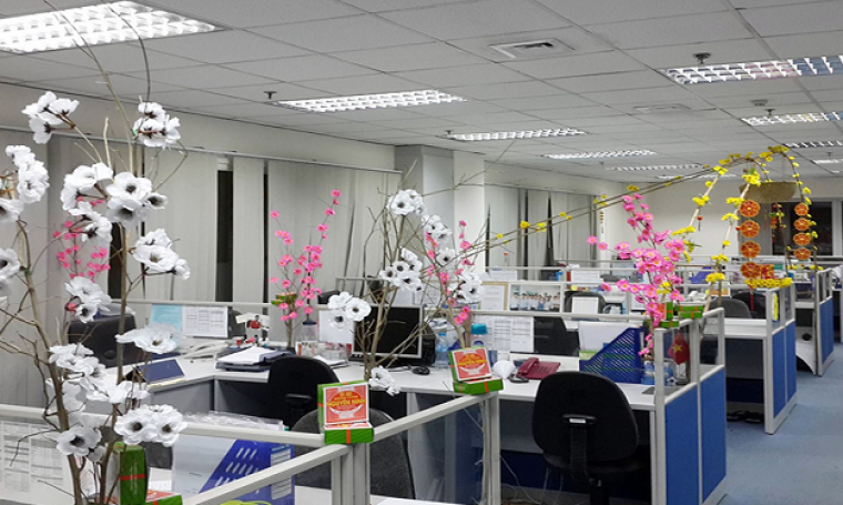 CÁCH TRANG TRÍ VĂN PHÒNG CÔNG TY ĐÓN NĂM MỚI 2023